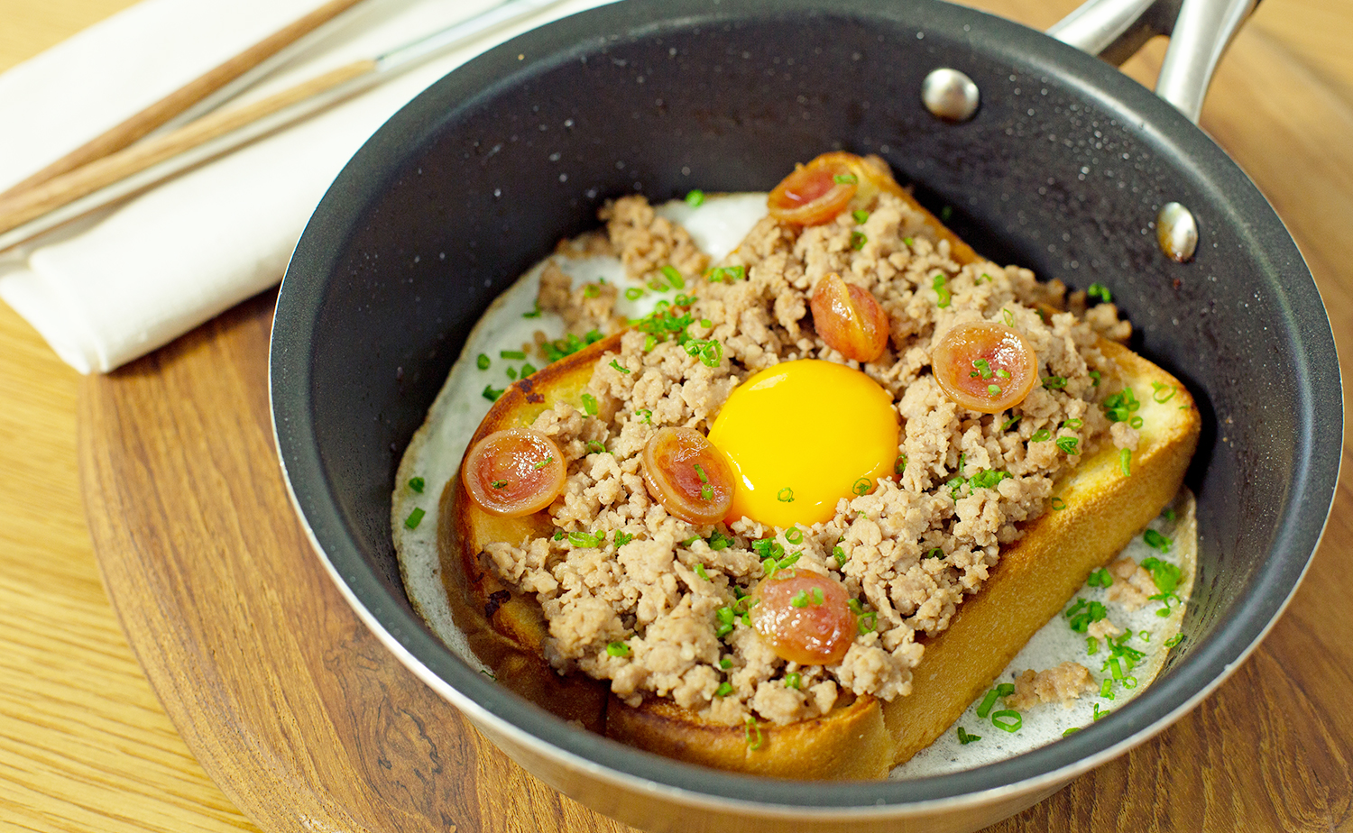Breakfast Toast on a Pan (ขนมปังไข่กระทะ)
