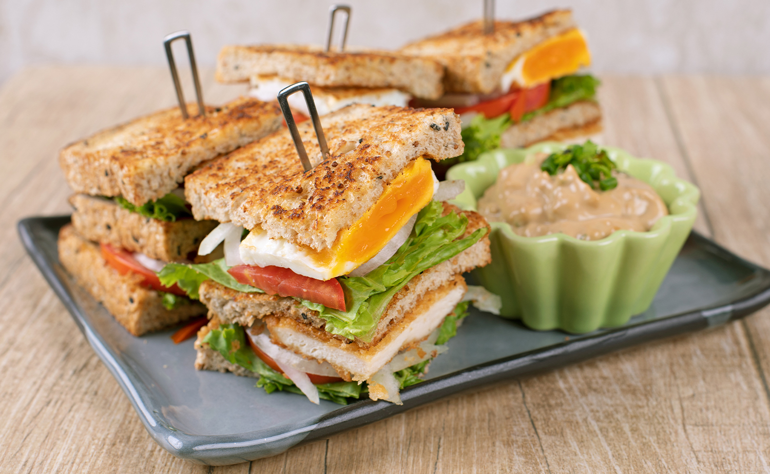 Gravy Mayo Club Sandwich (คลับแซนด์วิชมายองเนสเกรวี)