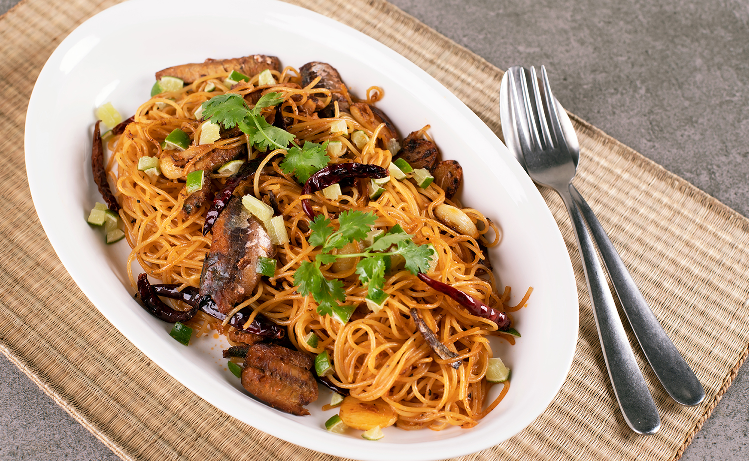 Pasta with Canned Mackerel (ผัดพาสต้าปลากระป๋อง)