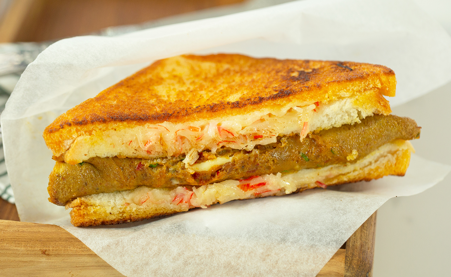 Curry Powder and Crab Stick Pan Sandwich (แซนด์วิชกระทะปูอัดผงกะหรี่)