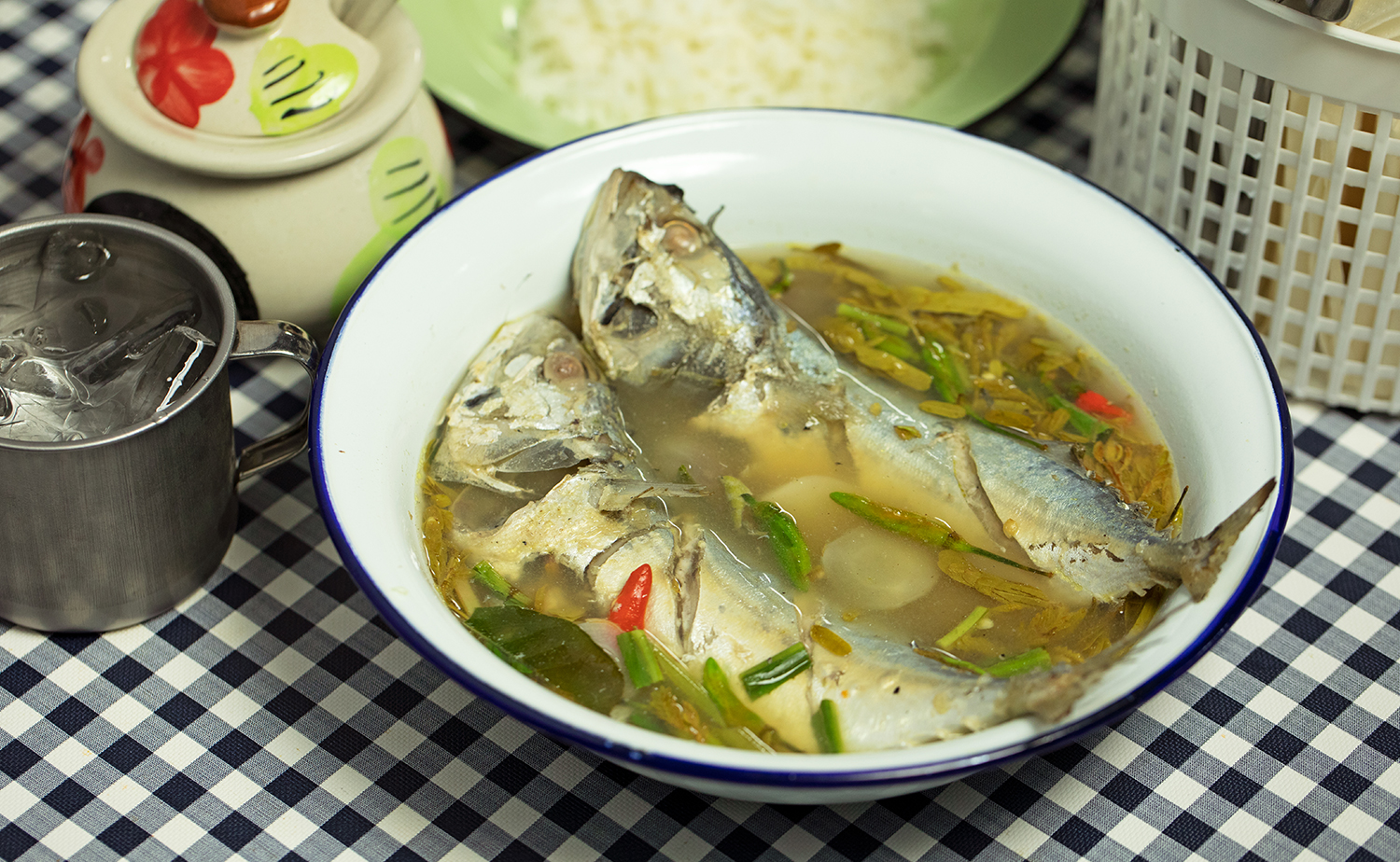 Mackerel in Tamarind Leaves Soup (ปลาทูต้มใบมะขามอ่อน)