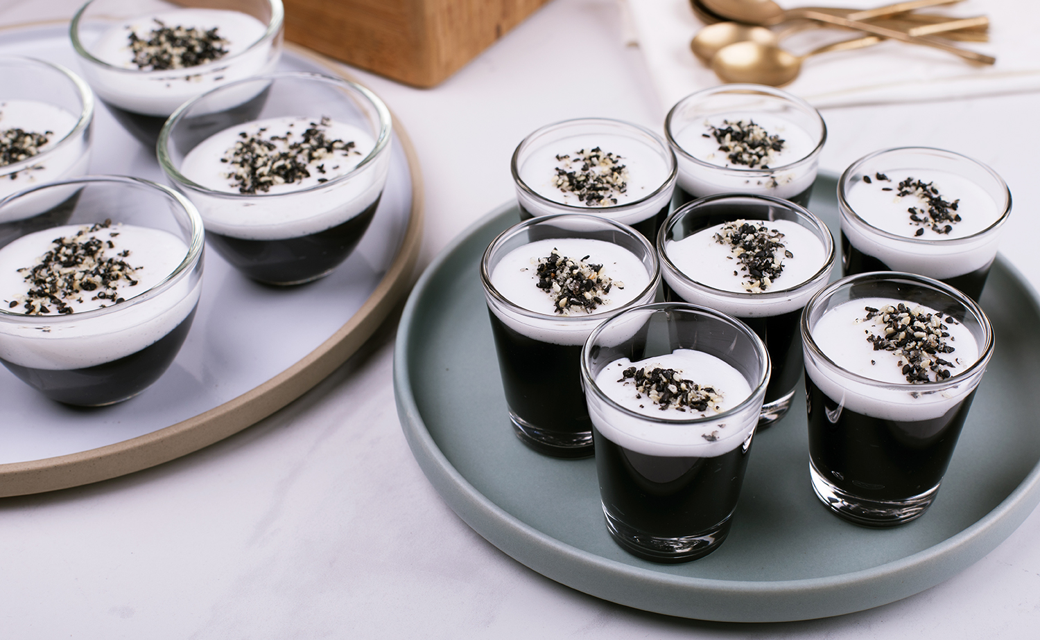 Charcoal Pudding in Coconut Cream (ขนมเปียกปูนถ่านกะทิสด)