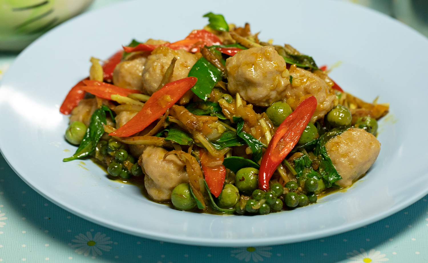 Sizzling Stir-fried Fishball (ผัดฉ่าลูกชิ้นปลากราย)