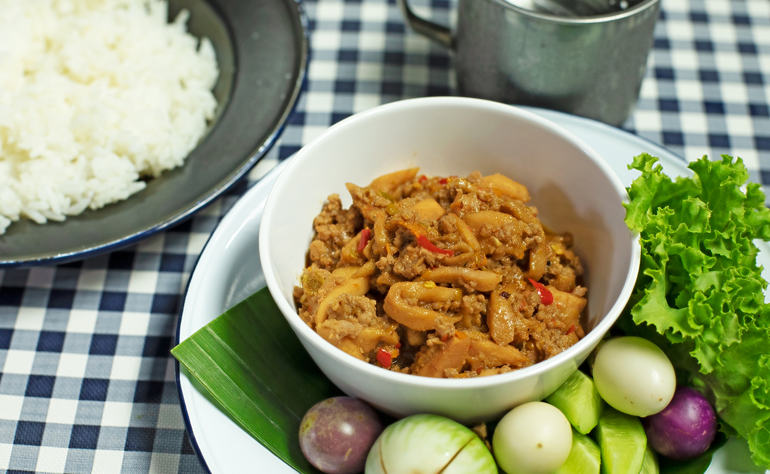 Stir-fried Minced Pork with Santol and Shrimp Paste (น้ำพริกกระท้อนผัดหมูสับ)
