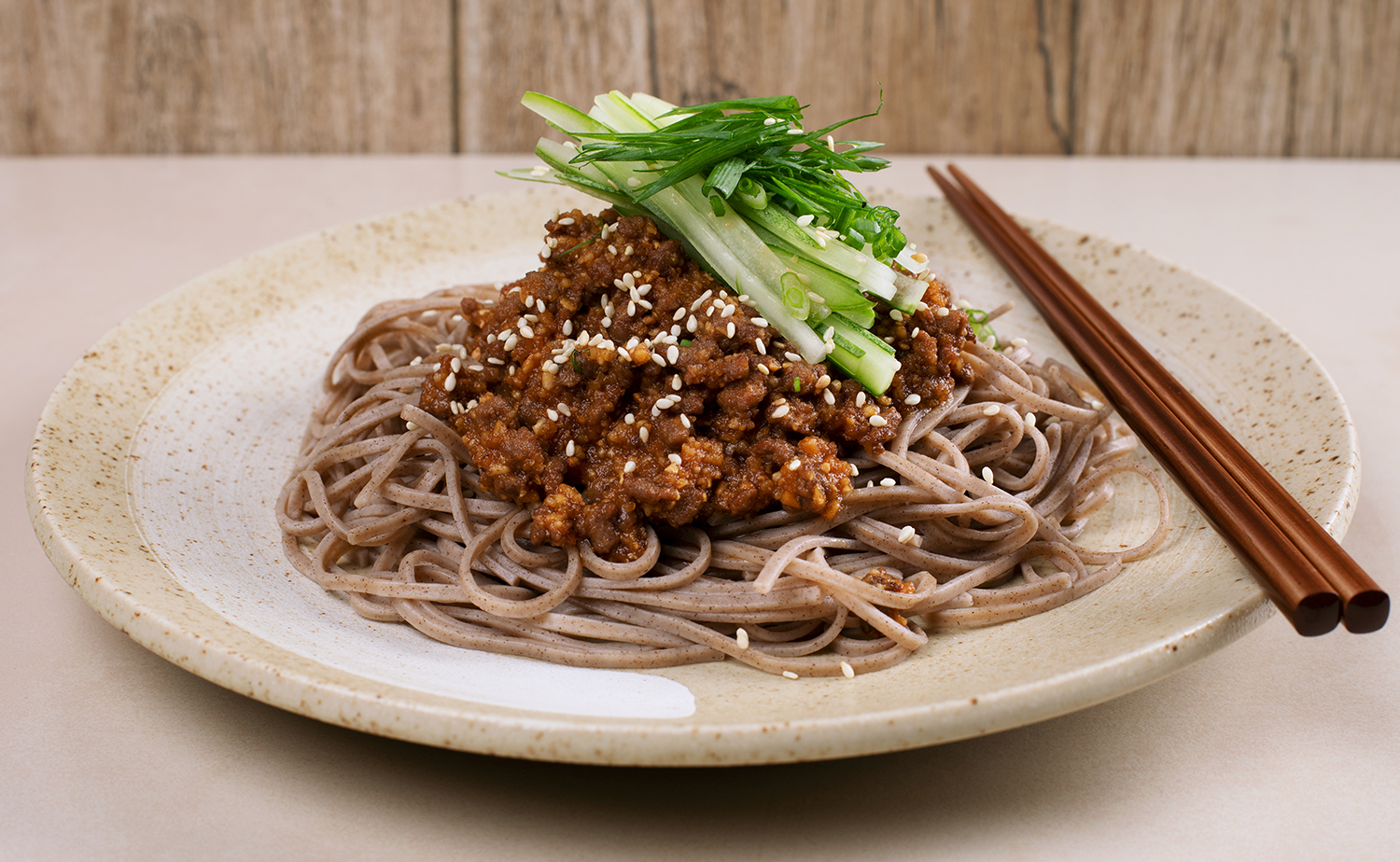 Soba with Beef Peanut Sauce (โซบะหน้าซอสถั่วเนื้อสับ)