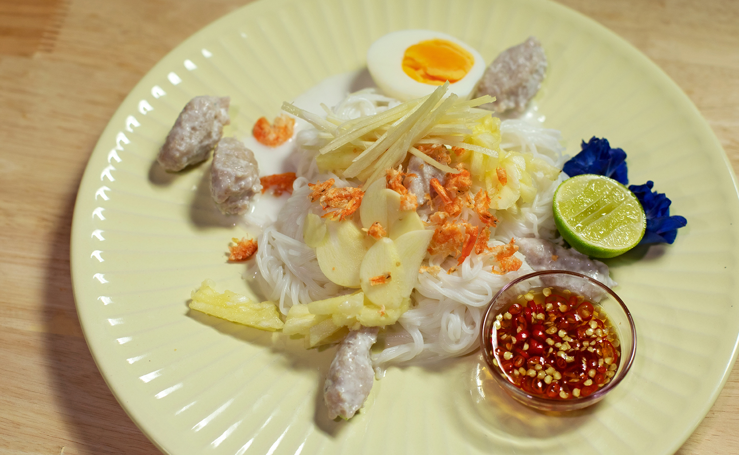 Rice Vermicelli with Coconut Milk and Fish Ball (ขนมจีนซาวน้ำ)