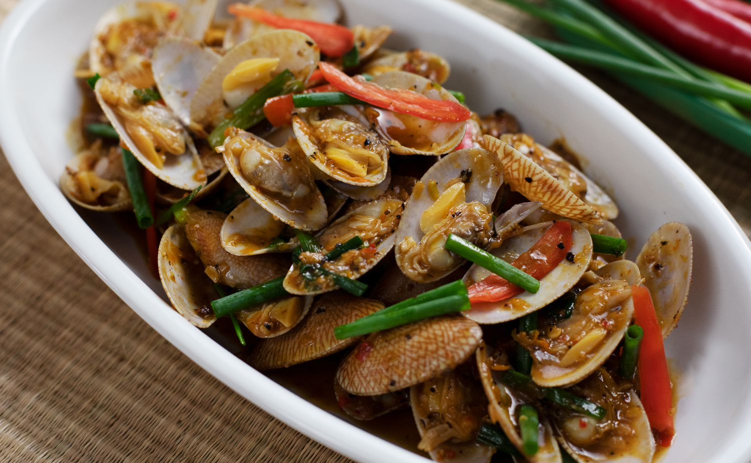 Clams in Black Pepper Sauce (หอยลายผัดซอสพริกไทยดำ)
