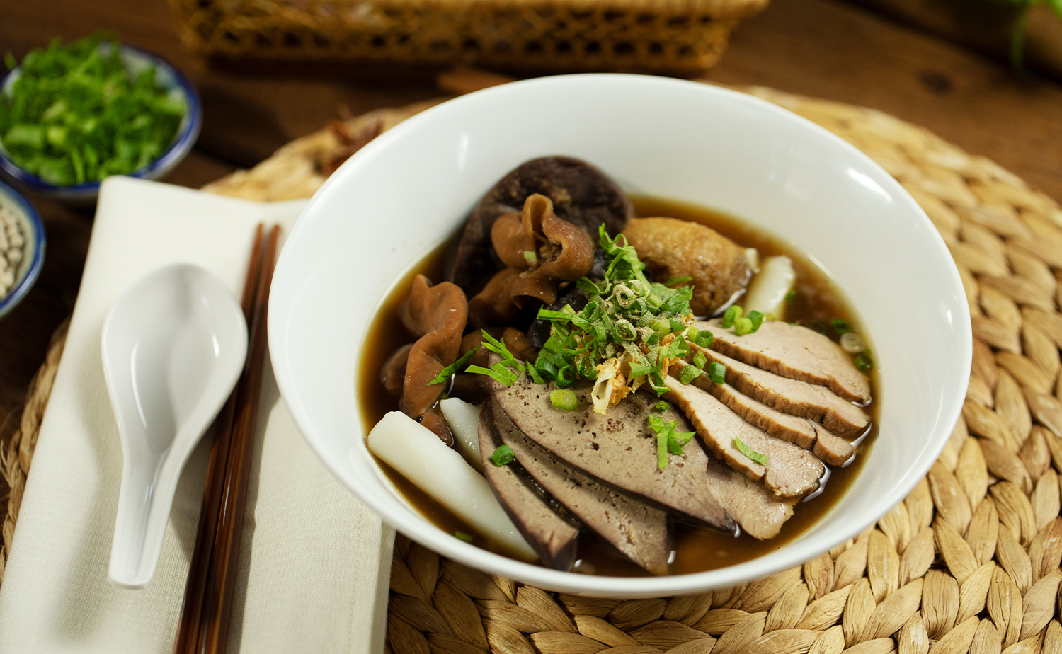 Rolled Rice Noodles in Fivespices Broth (ก๋วยจั๊บน้ำข้น)