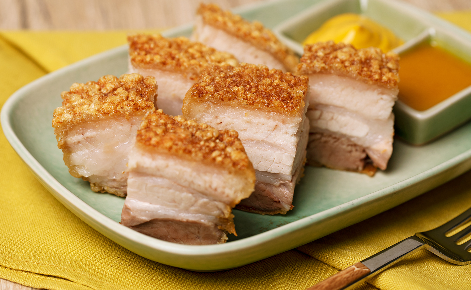 Crispy Pork Belly with Honey Mustard Sauce (หมูกรอบซอสมัสตาร์ดสองรส)