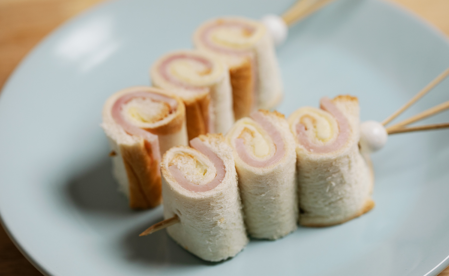 Ham & Cheese Roll Ups (โรลแซนด์วิชแฮมและชีส)