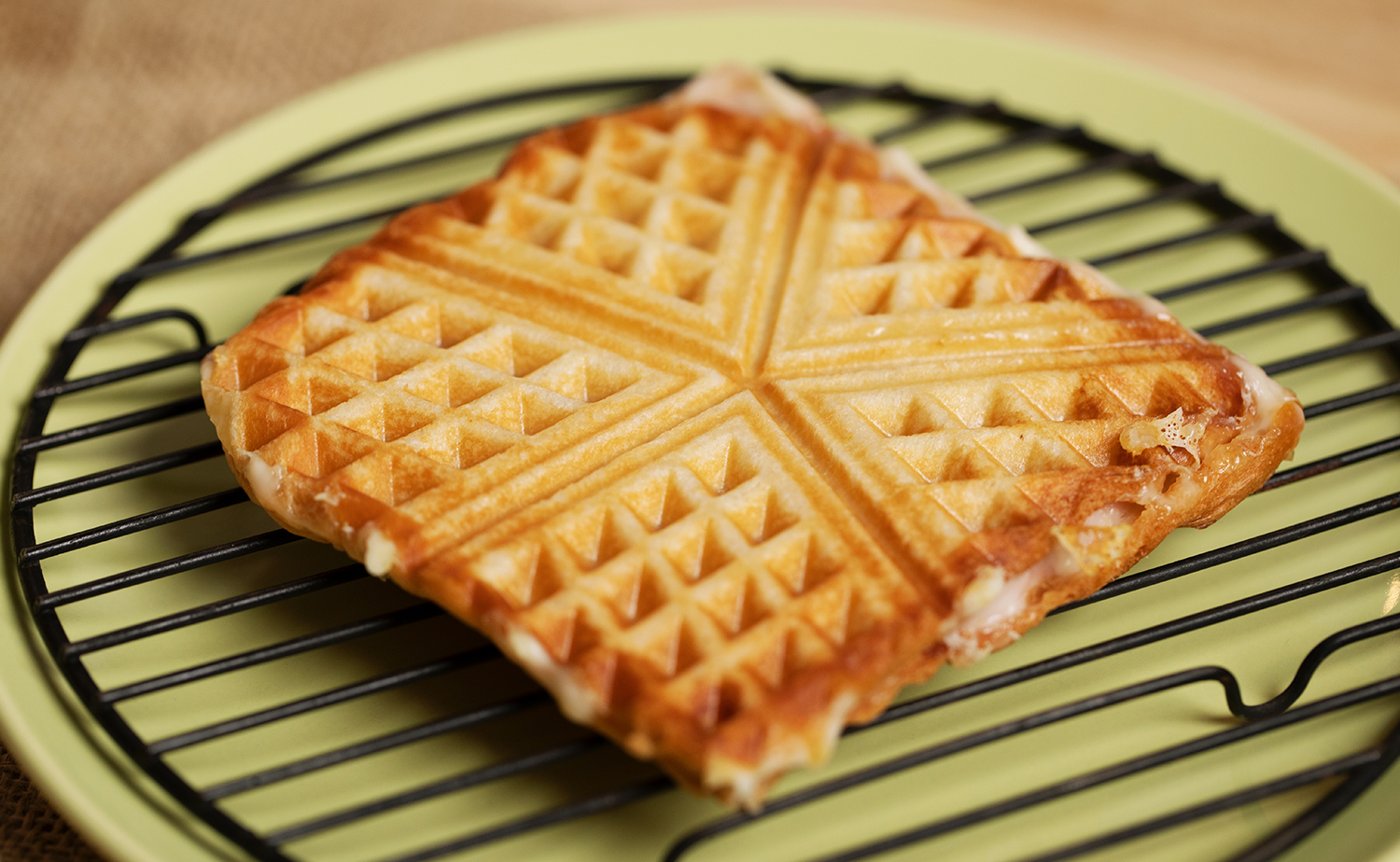 Waffled Ham &amp; Cheese Sandwiches (แฮมชีสแซนด์วิชวาฟเฟิล)