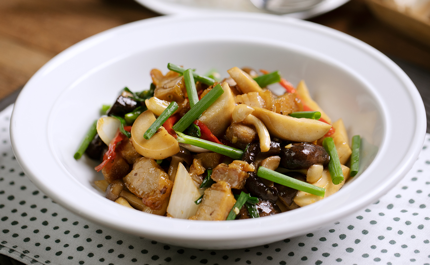 Stir-fried Mushrooms with Crispy Pork (เห็ดรวมผัดหมูกรอบ)