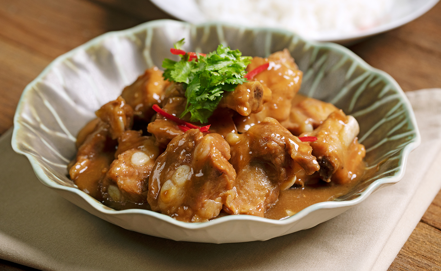 Braised Pork Ribs with Honey (ซี่โครงหมูอบน้ำผึ้ง)