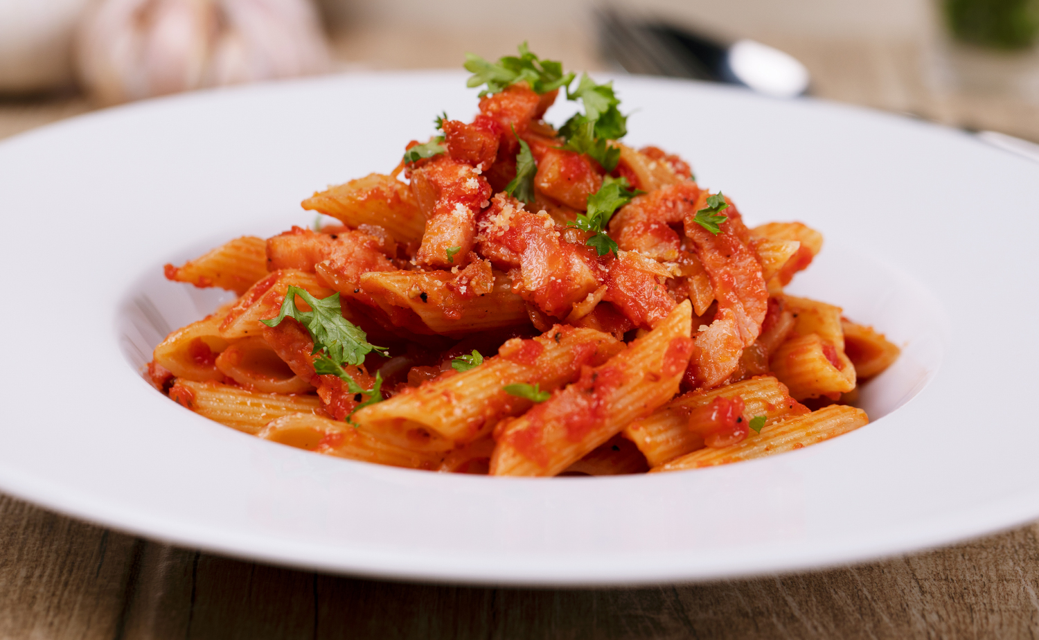 Penne with Spicy Tomato Bacon Sauce (เพนเน่ซอสมะเขือเทศเบคอน)