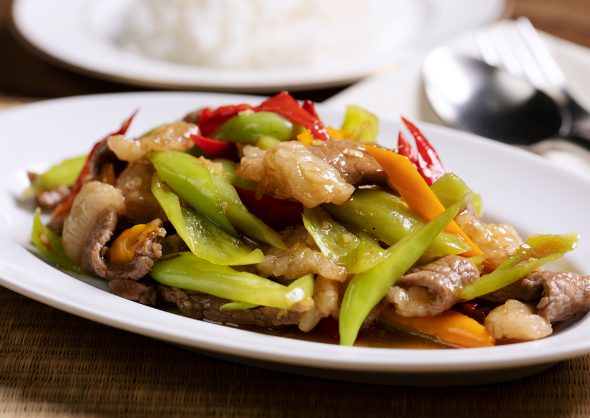 Stir-Fried Chicken With Banana Peppers (ไก่ผัดพริกหยวก)