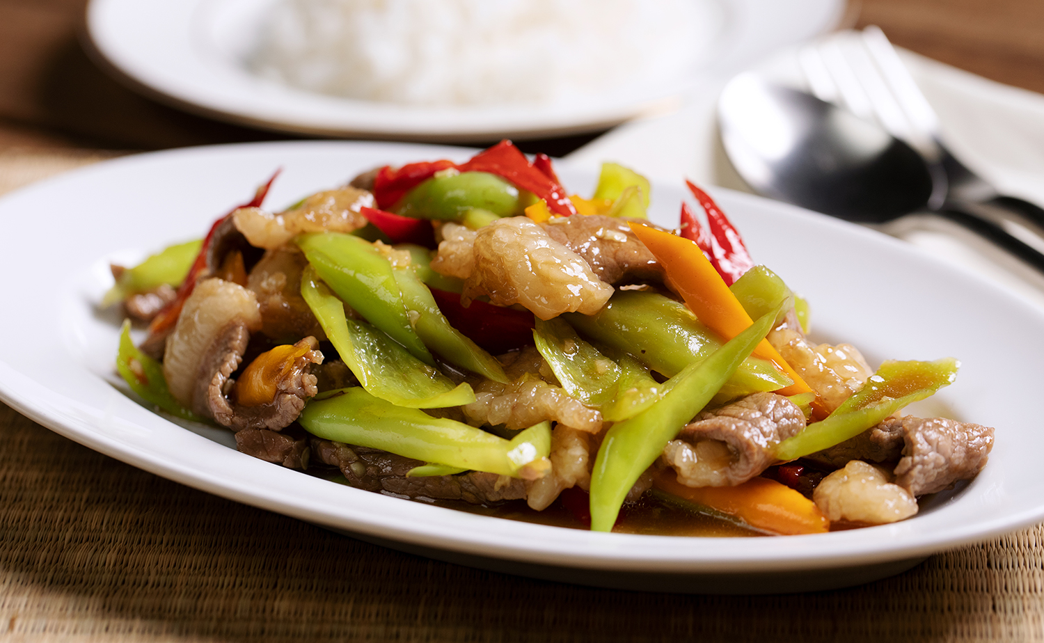 Stir-fried Beef with Chilli (เนื้อผัดพริกหยวก)