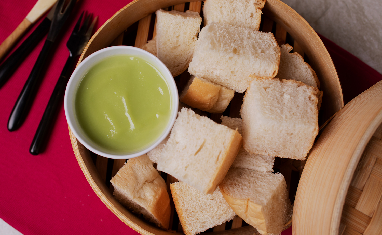 Pandan Kaya with Steamed Bread (สังขยาใบเตยขนมปังนึ่ง)