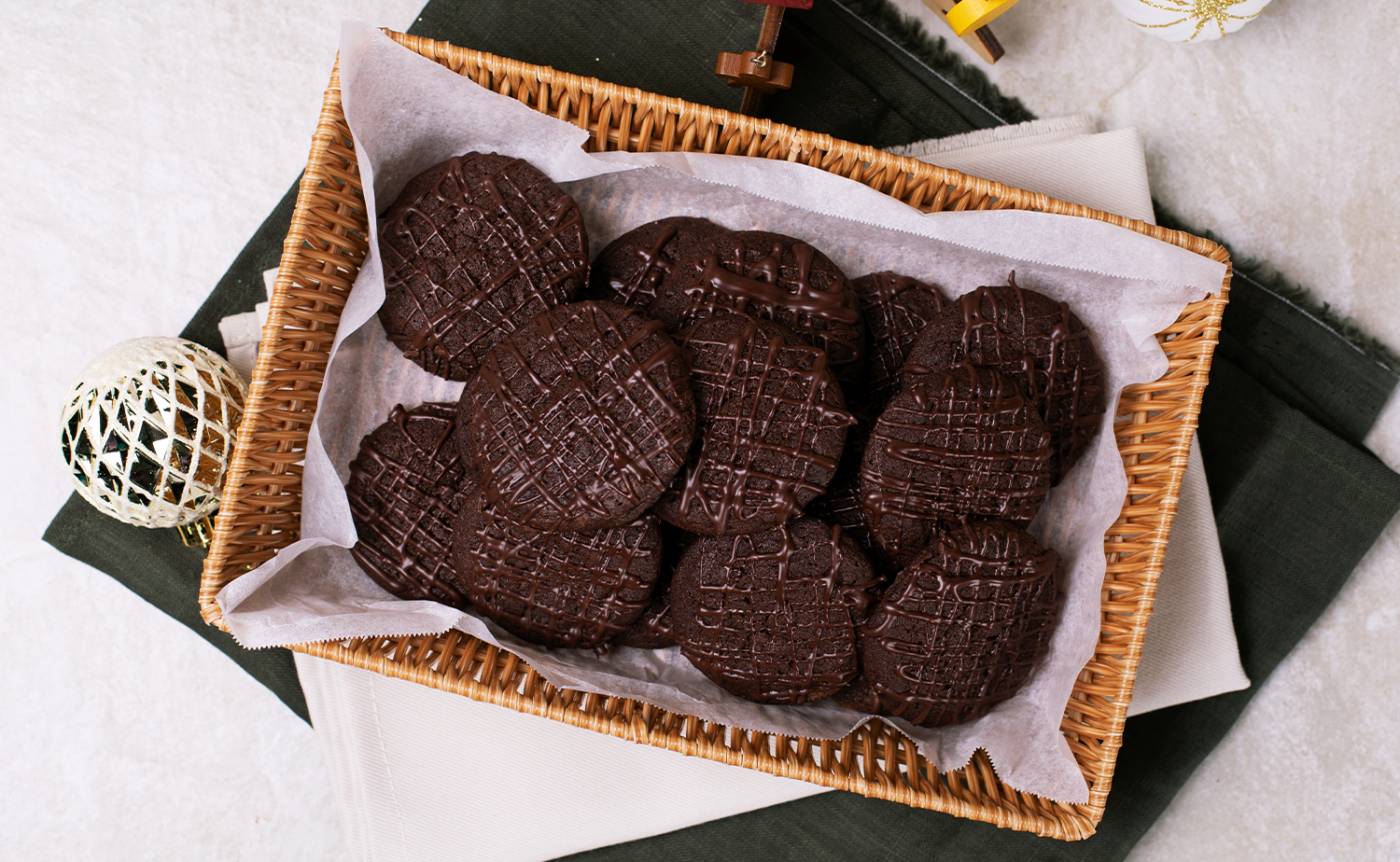 Nutella Stuffed Dark Cocoa Cookie (คุกกี้โกโก้เข้มสอดไส้นูเทลล่า)