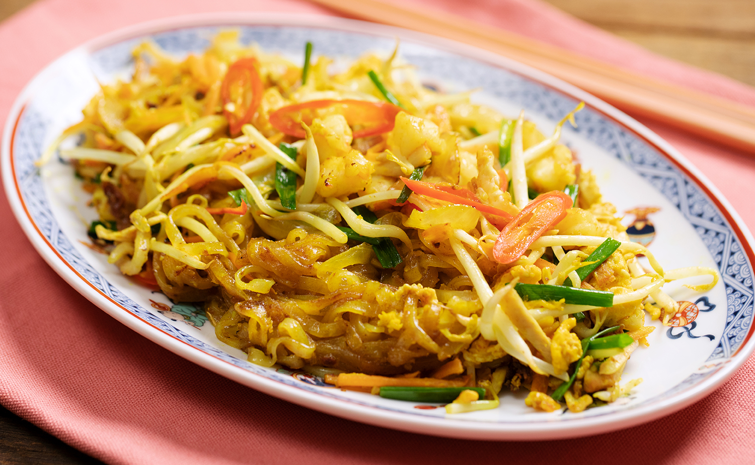Singapore Stir-fried Noodles (เส้นจันท์ผัดสิงคโปร์)