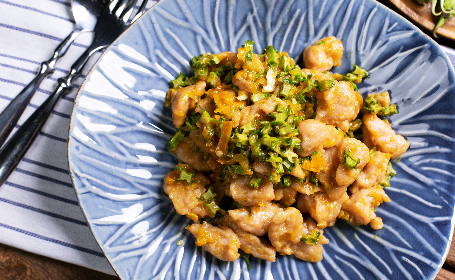 Stir-fried Fishball with Chillies and Winged Bean (ผัดพริกเหลืองปลากรายใส่ถั่วพู)