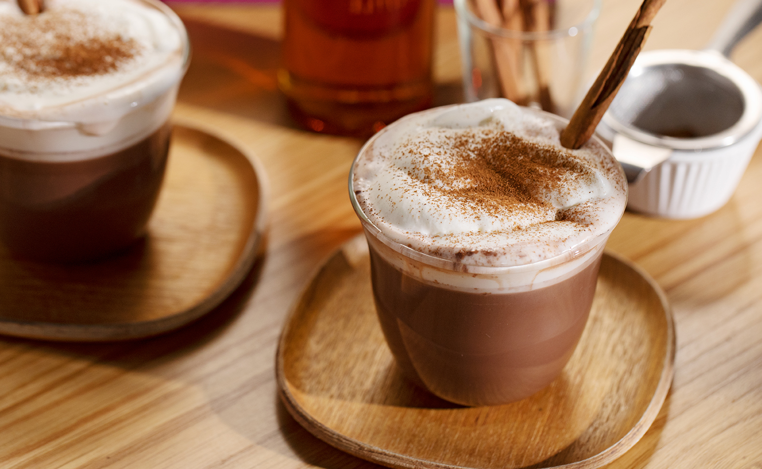 Maple Cinnamon Hot Chocolate (ช็อกโกแลตร้อนเมเปิลชินนามอน)