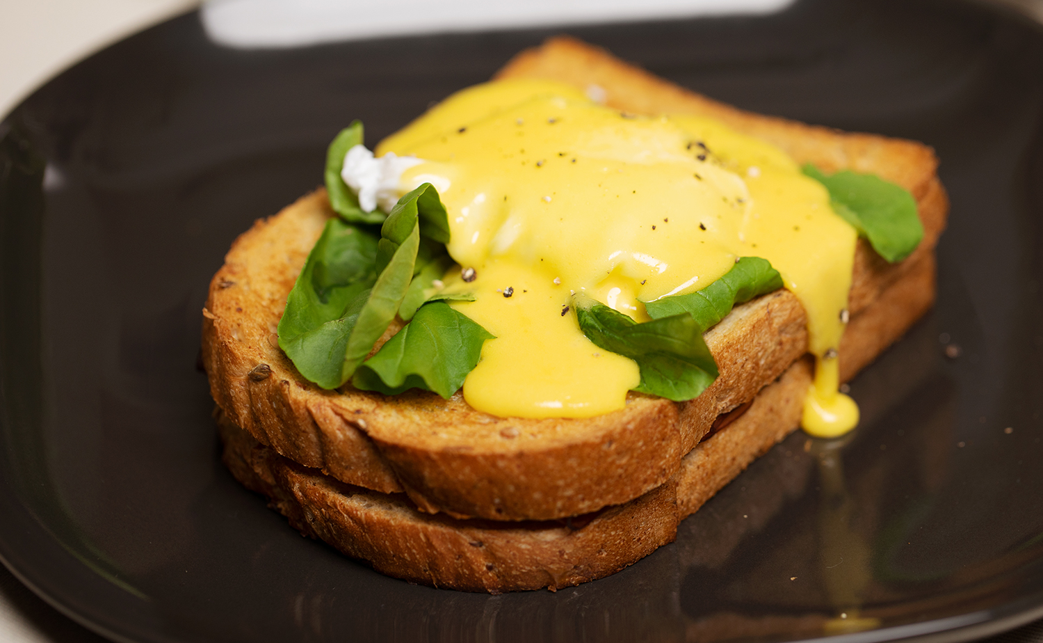 Eggs Benedict Grilled Cheese (กริลล์ชีสไข่เบเนดิก)