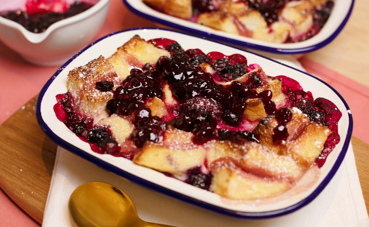 Mixed Berries Bread Pudding (มิกซ์เบอร์รี่เบรดพุดดิง)