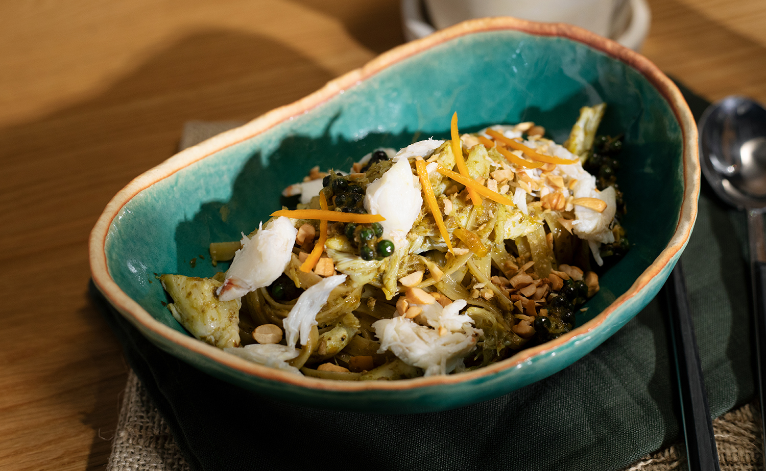 Stir-fried Fettuccine with Pesto, Crab and Yellow Chilli (เฟตตูชินีเพสโต้ปูผัดพริกเหลือง)