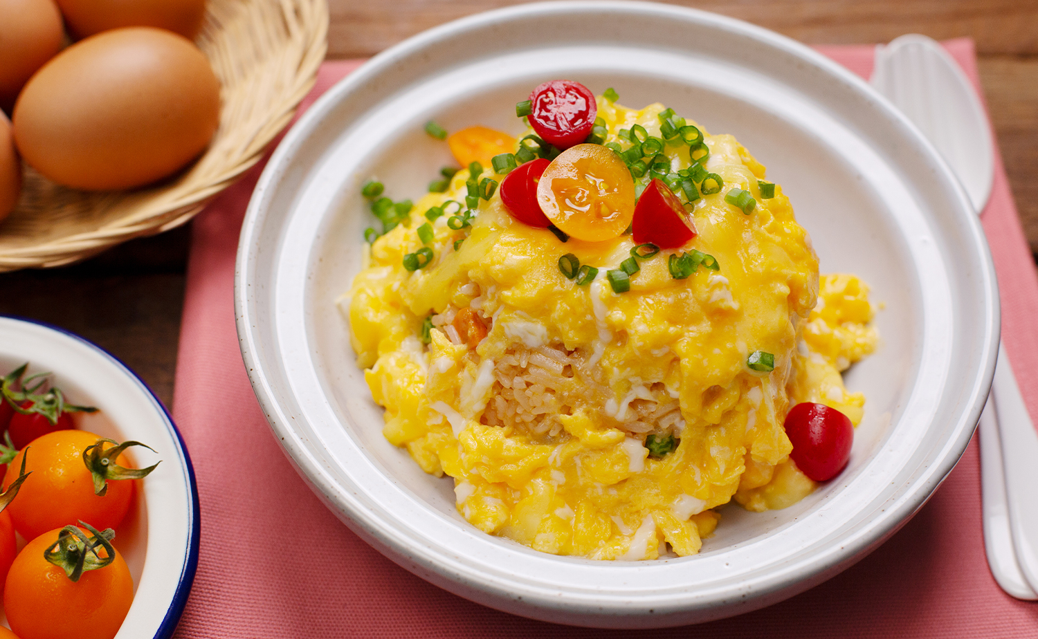 Sausage Fried rice with Cheesy Scramble Egg (ข้าวผัดไส้กรอกหน้าไข่คนชีส)