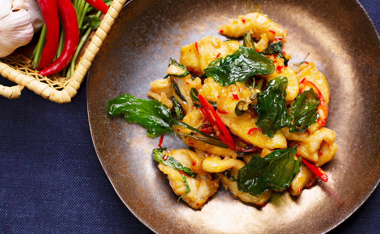 Stir-fried Crispy Chicken with Basil (กะเพราไก่กรอบ)