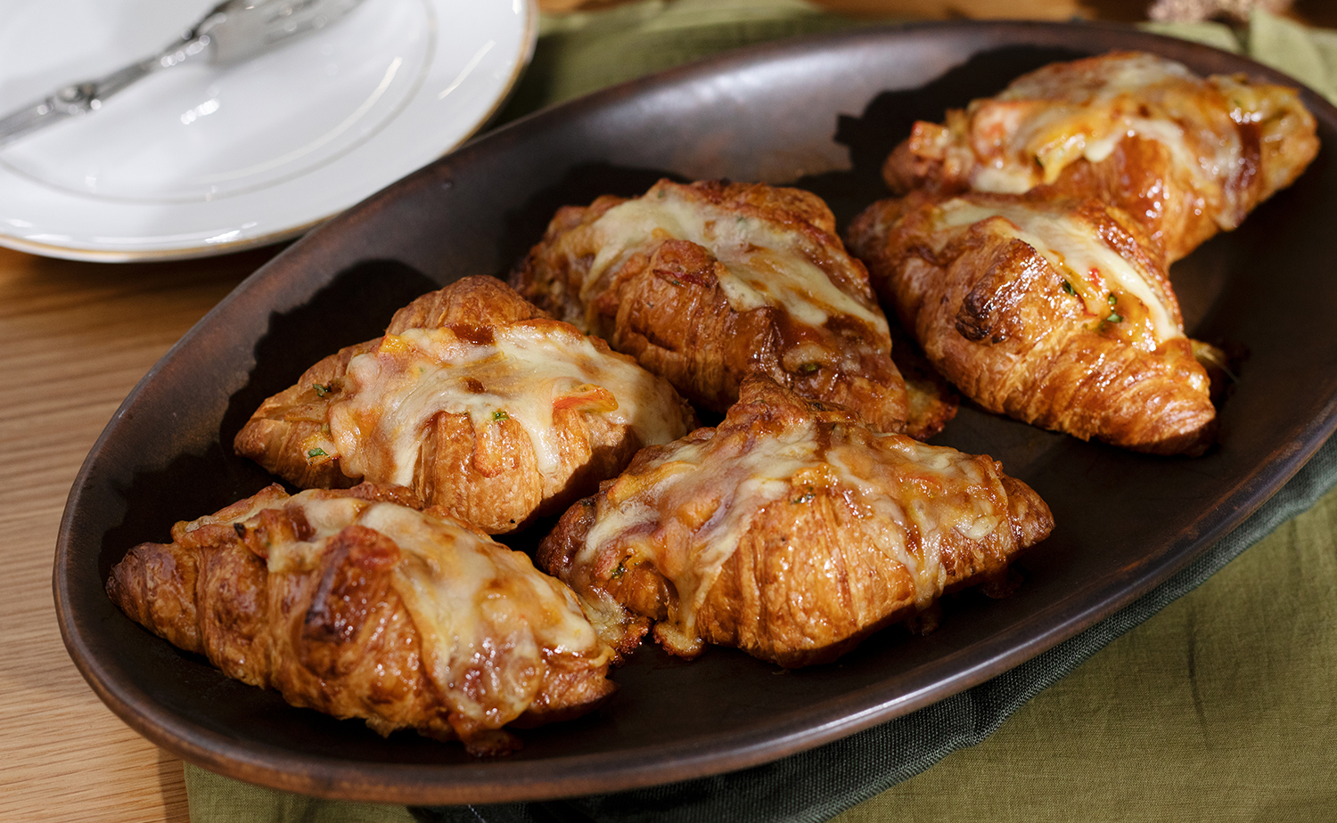 Chilli Crabstick Croissant (ครัวซ็องพริกเผาปูอัด)