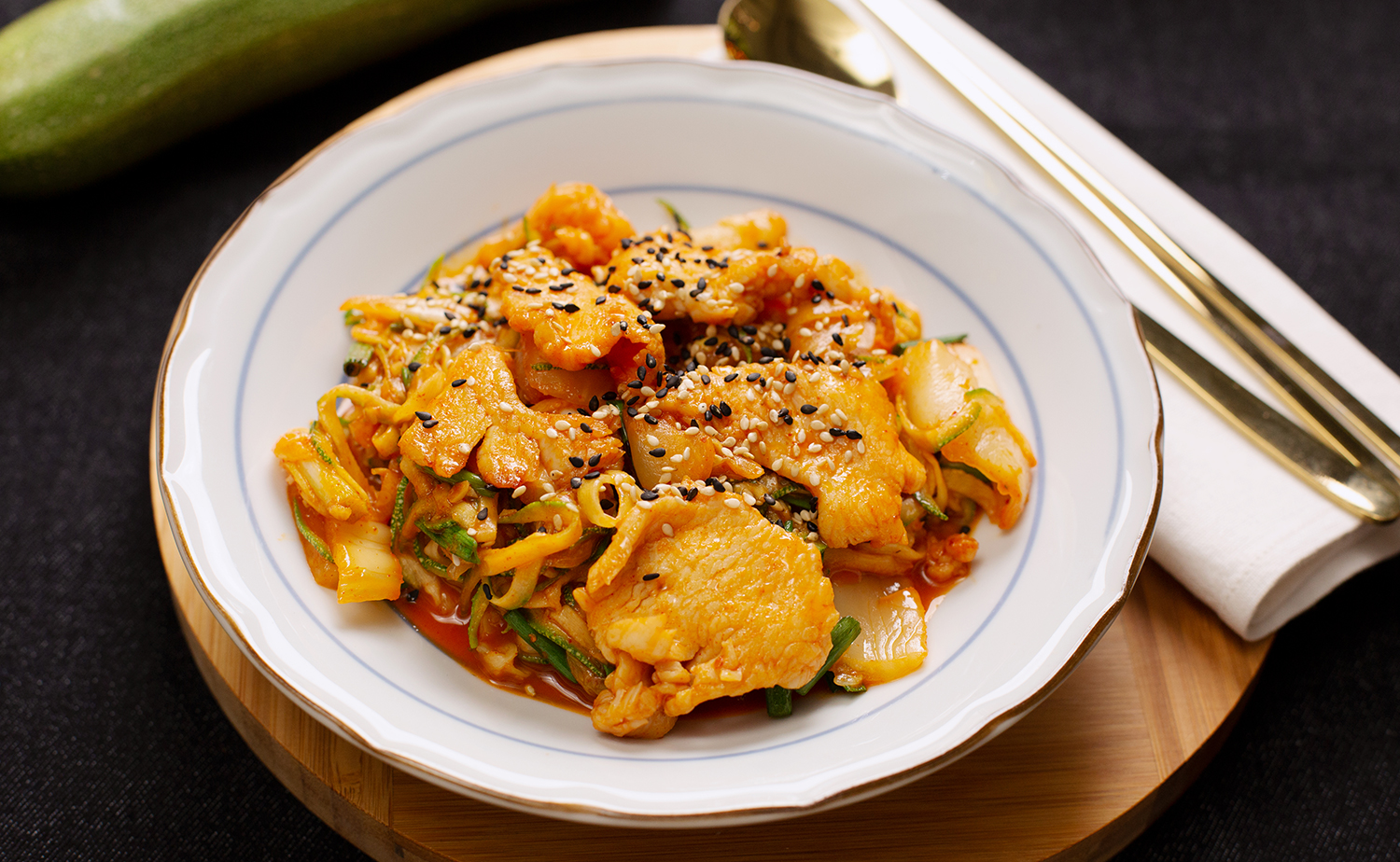 Kimchi Chicken with Zoodles (ไก่ผัดกิมจิกับเส้นซูกินี)