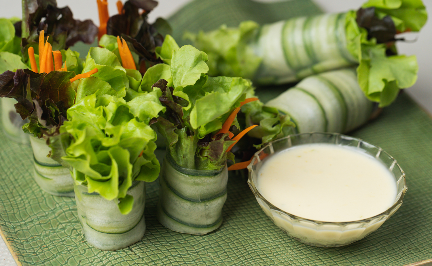 Crab Stick Salad Roll with Spicy Seafood Mayonnaise (สลัดโรลปูอัดกับซีฟู้ดมายองเนส)