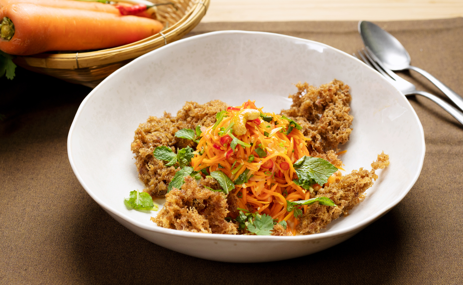 Crispy Tuna with Carrot Salad (ยำแครอททูน่าฟู)