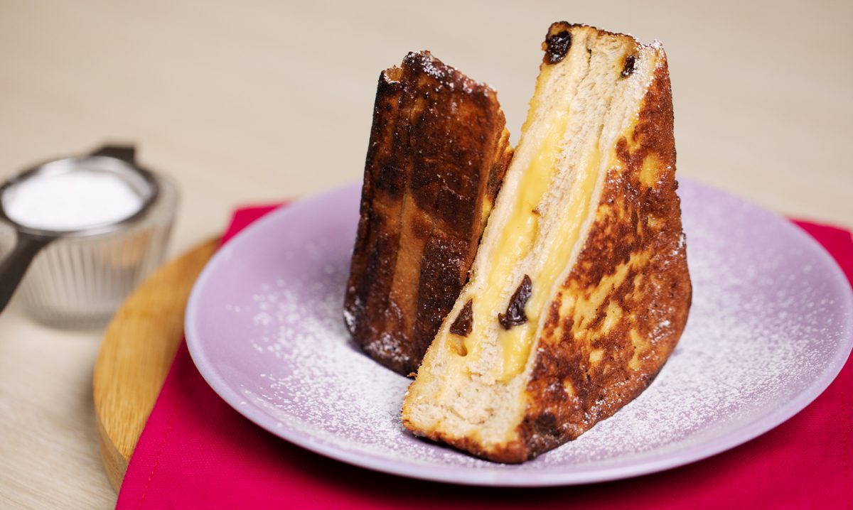 Raisin French Toast with Rum Custard Filling (เฟรนช์โทสต์ขนมปังลูกเกด