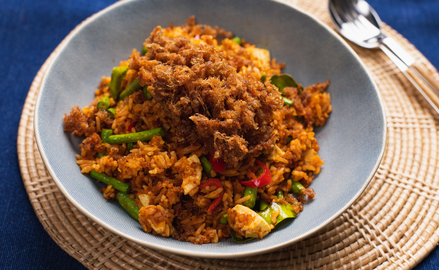 Red Curry Fried Rice with Crispy Tuna (ข้าวผัดทูน่าฟูพริกขิง)