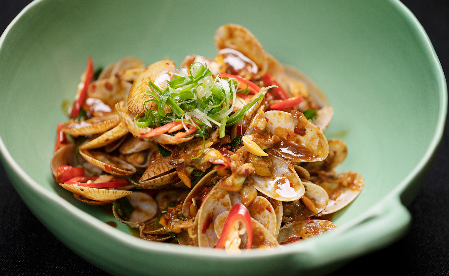 Stir-fried Clams with Chilli Paste (หอยลายผัดพริกเผา)