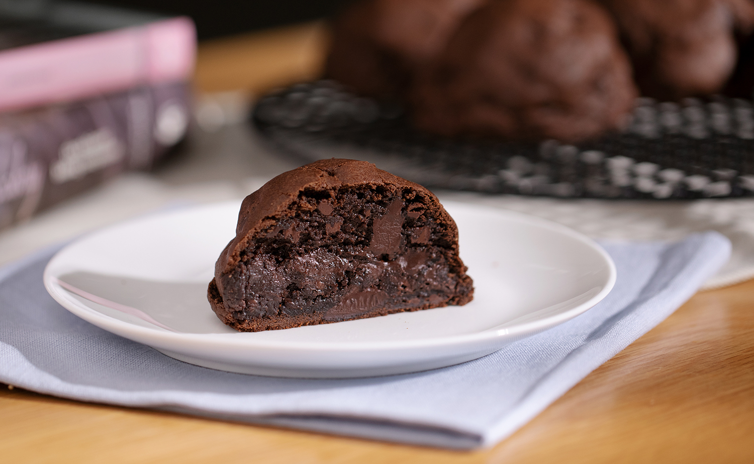 Triple Chocolate Chip Cookie (ช็อกโกแลตชิพคุกกี้พลังสาม)