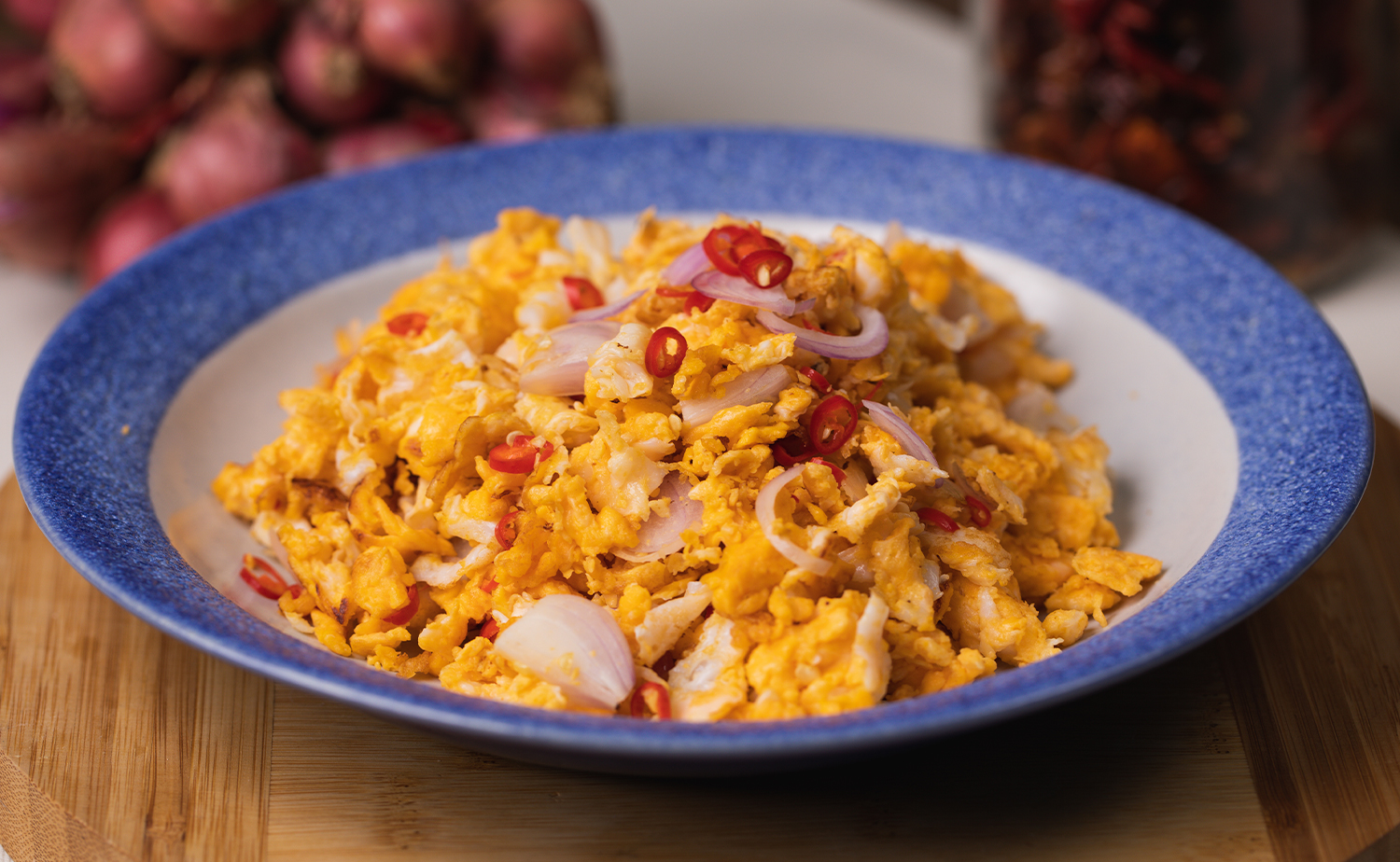 Toasted scrambled eggs with fish sauce (ไข่คั่วน้ำปลา)