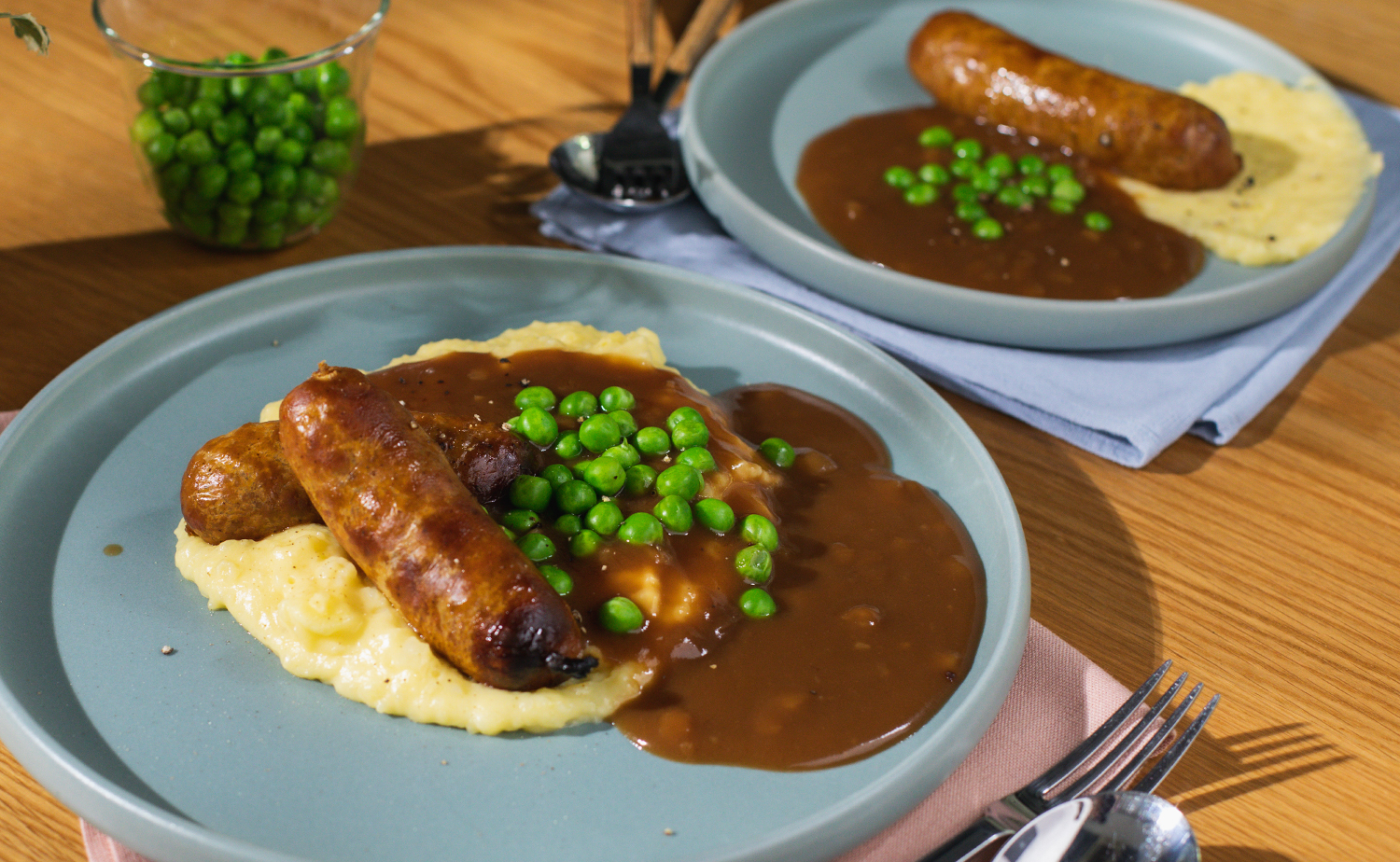 Bangers and Mash (ไส้กรอกและมันบดสไตล์อังกฤษ)