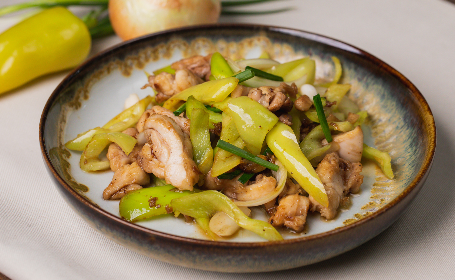Stir-fried Chicken with Banana Peppers (ไก่ผัดพริกหยวก)