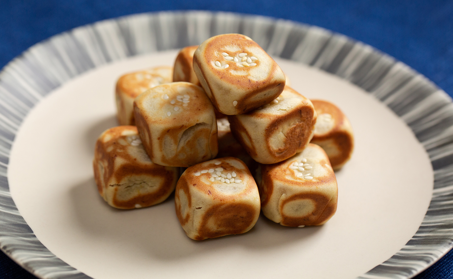 Dice Taro Cake (เผือกลูกเต๋า)