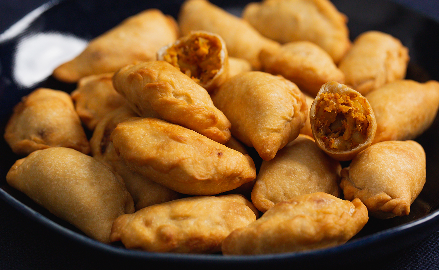 Fried Massaman Puff (มัสมั่นไก่ทอด)
