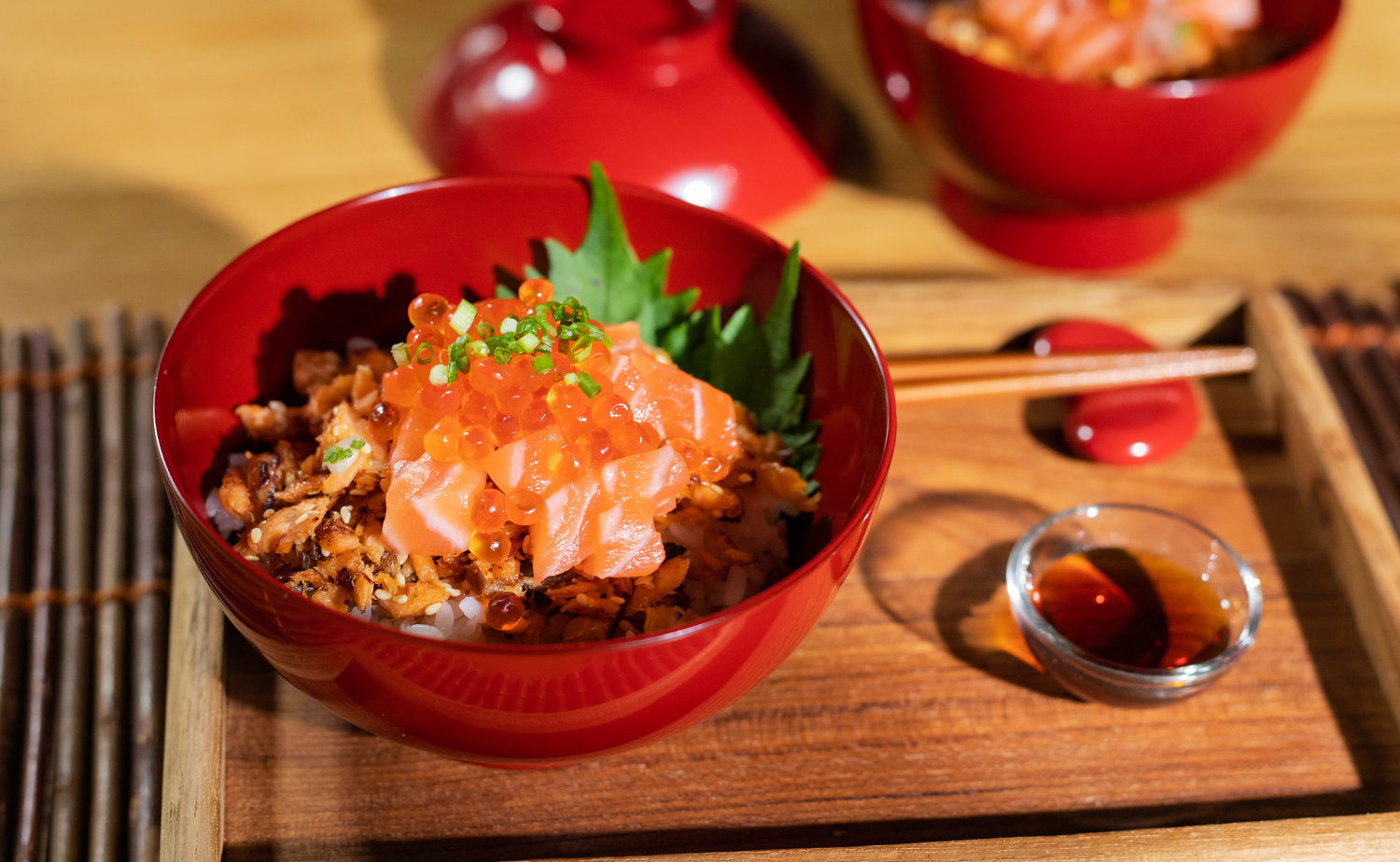 Salmon Chirashi Sushi (ข้าวซูชิหน้าแซลมอน)