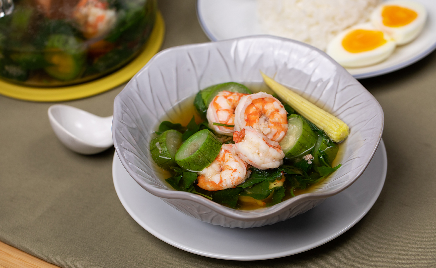 Spicy prawn and vegetables soup (แกงเลียงกุ้งสดผักรวม)