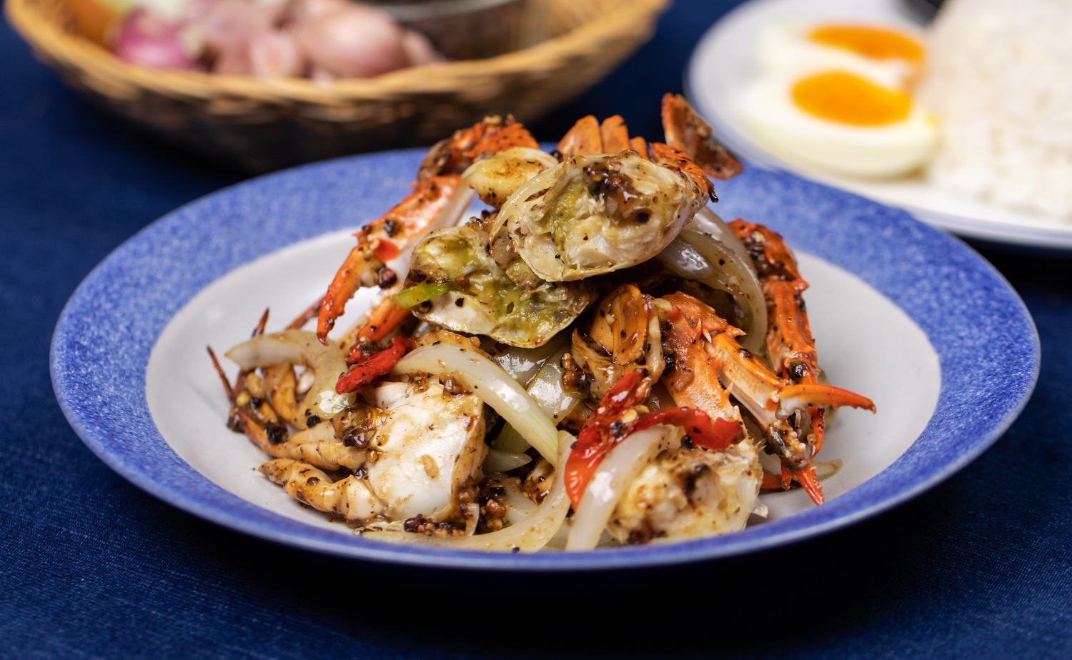 Stir fried crab with black pepper sauce (ปูผัดพริกไทยดำ)