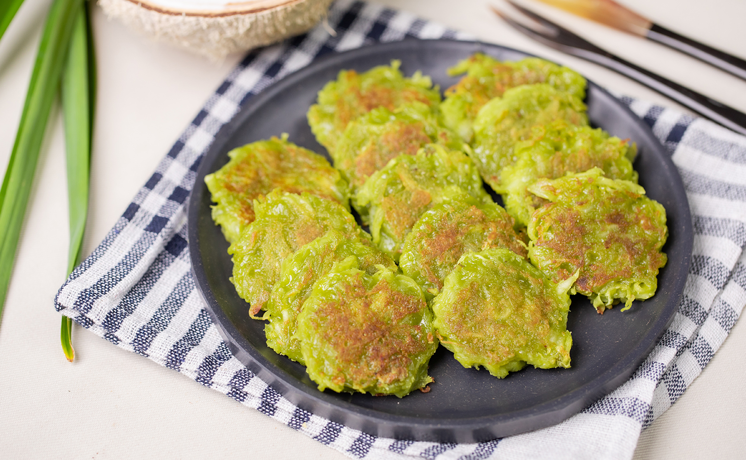 Thai coconut pancake (ขนมบ้าบิ่นมะพร้าวอ่อน)