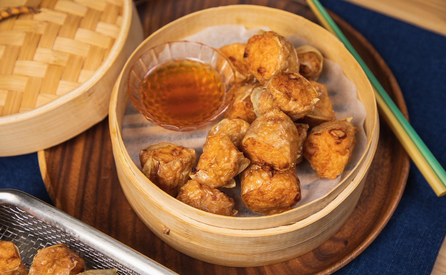 Crispy prawn and tofu skin ball (แฮ่กึ๊นทอด)