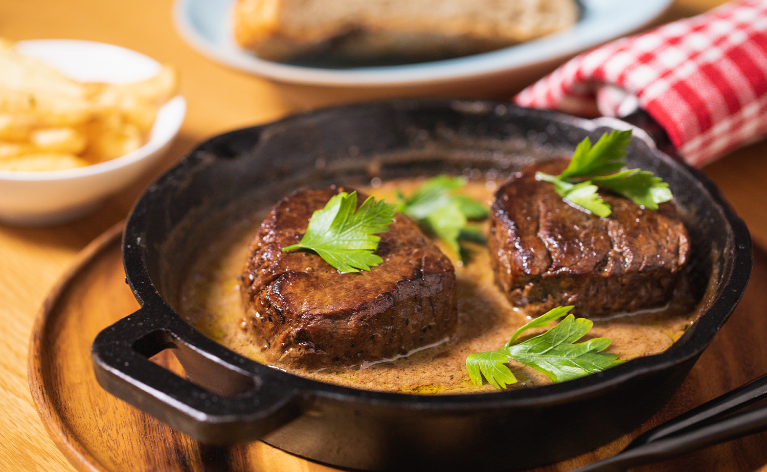 Tenderloin in Red Wine Mustard Sauce (สเต็กสันในซอสไวน์แดงมัสตาร์ด)