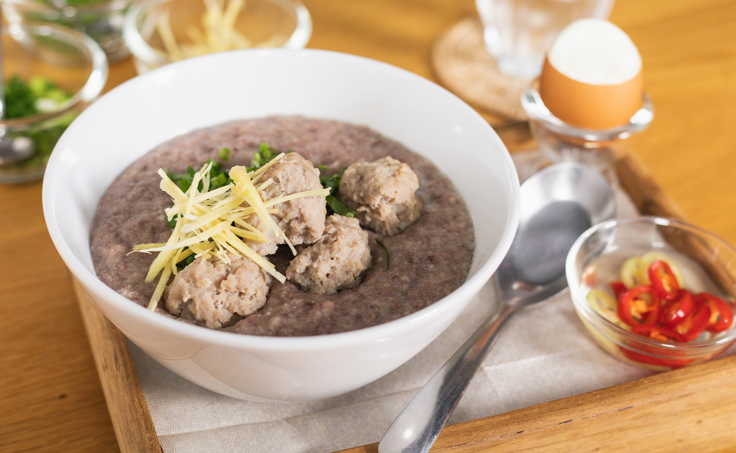 Brown Rice Congee with Pork Balls (โจ๊กข้าวกล้องหมูเด้ง)